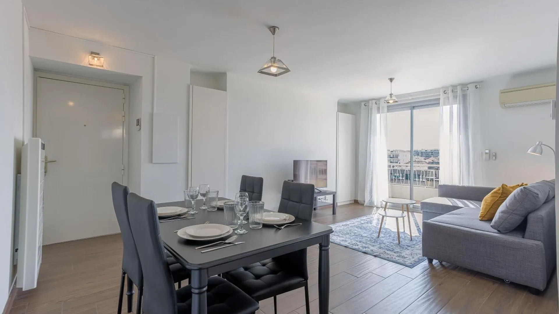 Diplomate - 2 Chambres, 15Mn Du Palais, Charmant, Balcon, Clim Cannes Apartment