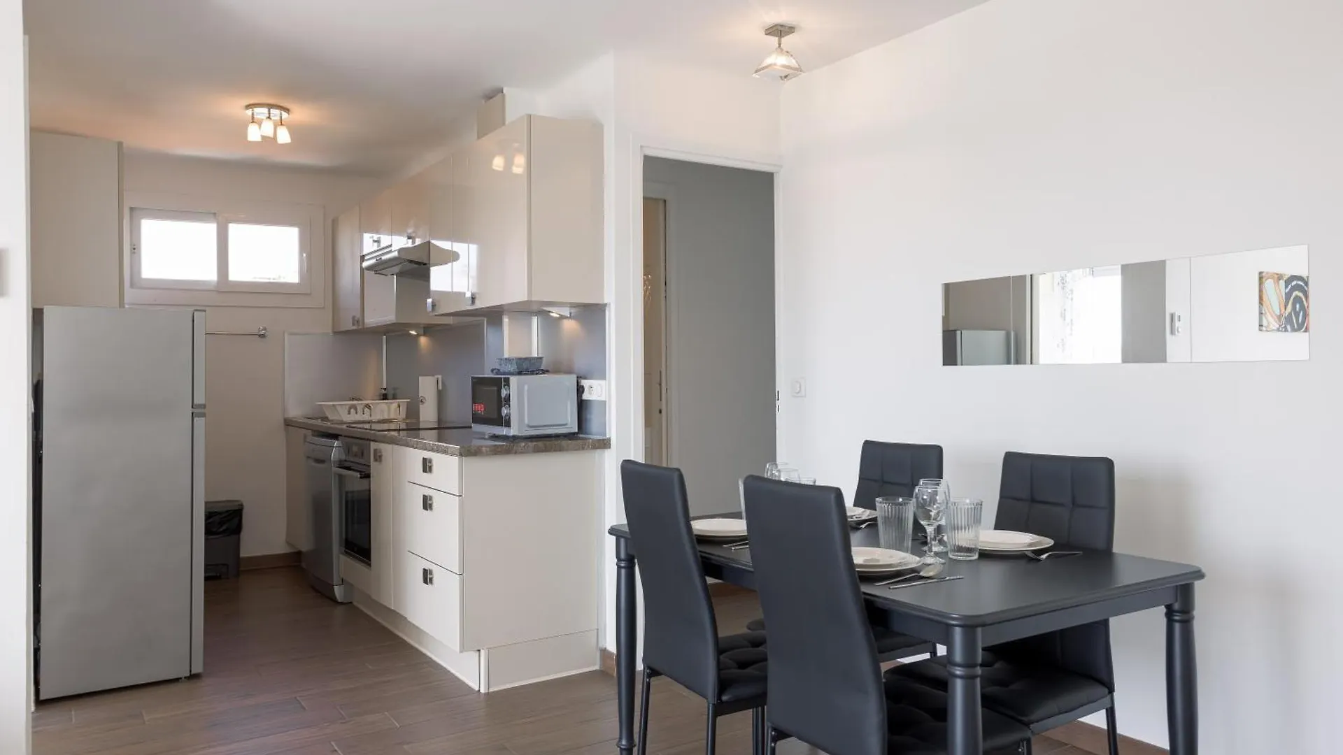 Apartment Diplomate - 2 Chambres, 15Mn Du Palais, Charmant, Balcon, Clim Cannes