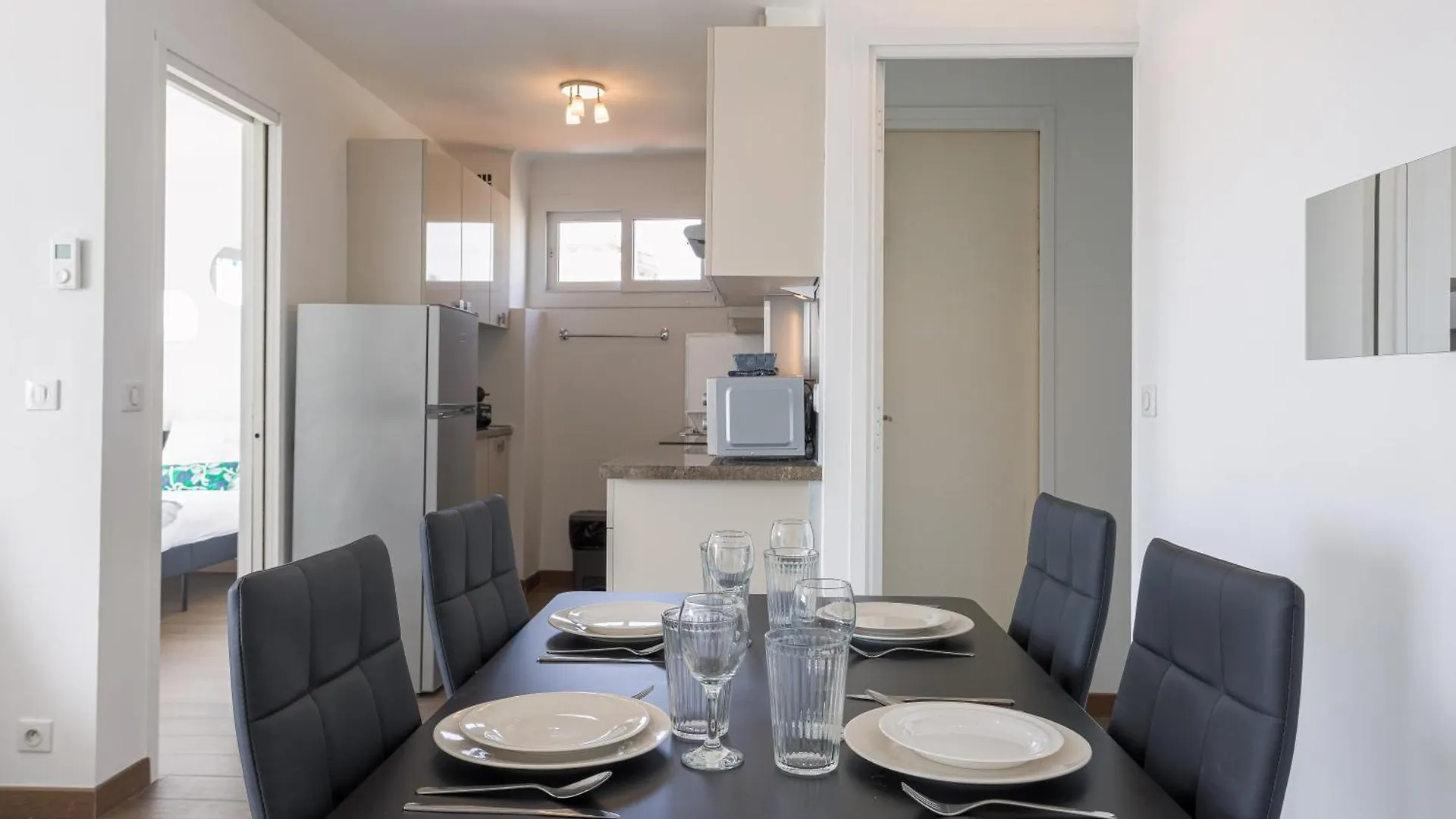 Diplomate - 2 Chambres, 15Mn Du Palais, Charmant, Balcon, Clim Cannes