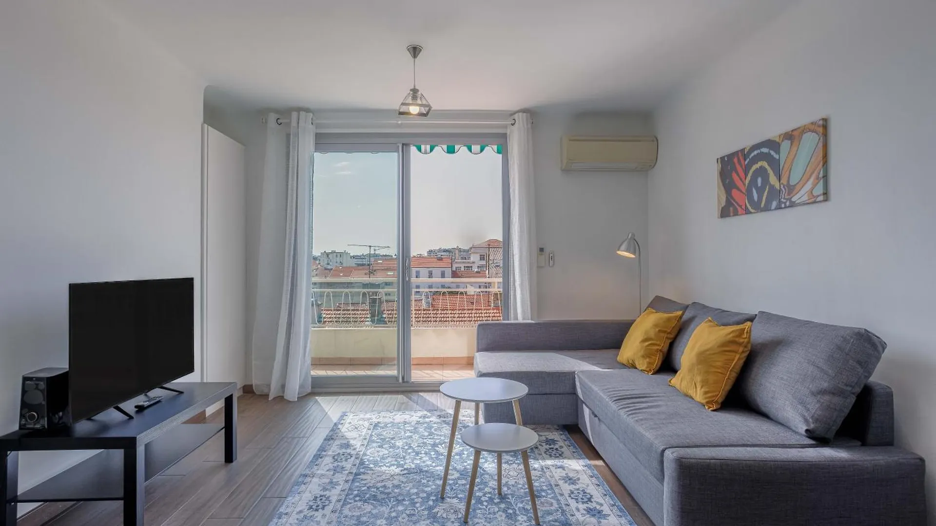 Diplomate - 2 Chambres, 15Mn Du Palais, Charmant, Balcon, Clim Cannes France