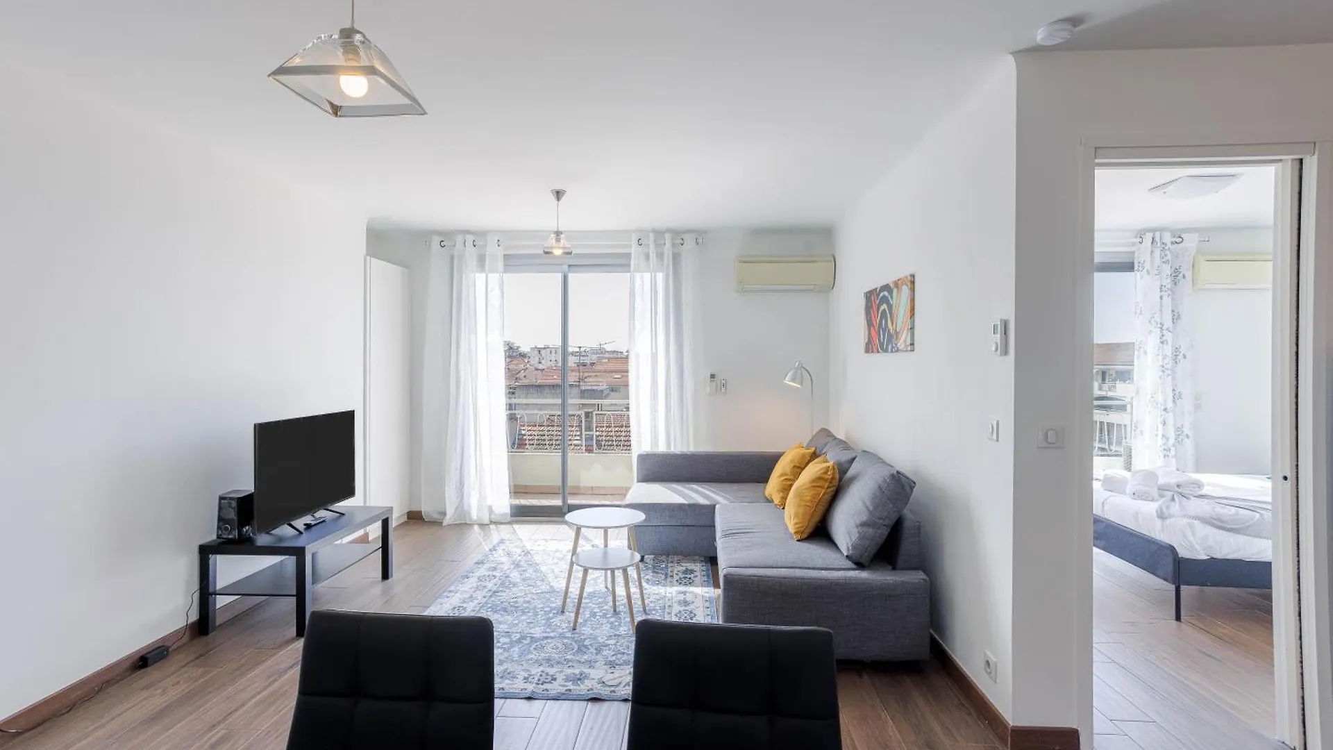 Apartment Diplomate - 2 Chambres, 15Mn Du Palais, Charmant, Balcon, Clim Cannes